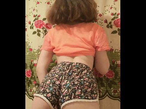 ❤️ Sexi mladá kočka si vyzlieka šortky pred kamerou ❤️❌ Jedinečné porno na nás ❌️❤
