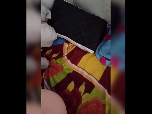 ❤️ Moja spolubývajúca zostáva doma sama, pretože jej manžel odchádza na dovolenku, a ja využijem príležitosť, aby som ju ošukal a naplnil jej zadok mliekom ❤️❌ Jedinečné porno na nás ❌️❤