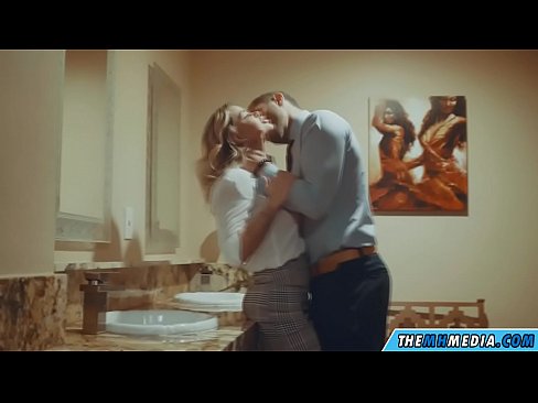 ❤️ Keď vás prsnatá blondínka zvádza na verejných toaletách ❤️❌ Jedinečné porno na nás ❌️❤
